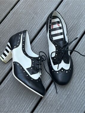 Lola Ramona Ava Two Tone Black White Pumps Shoes Size EU  38 7.5us EC